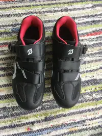 PELOTON Cycling Shoes. Size US 7 ( Size 38).  New.