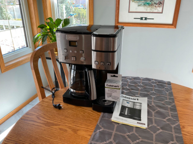 Cuisinart coffee maker/single serve in Coffee Makers in Regina