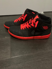 Air Jordan 1 Mids Infrared Black - size 8.5