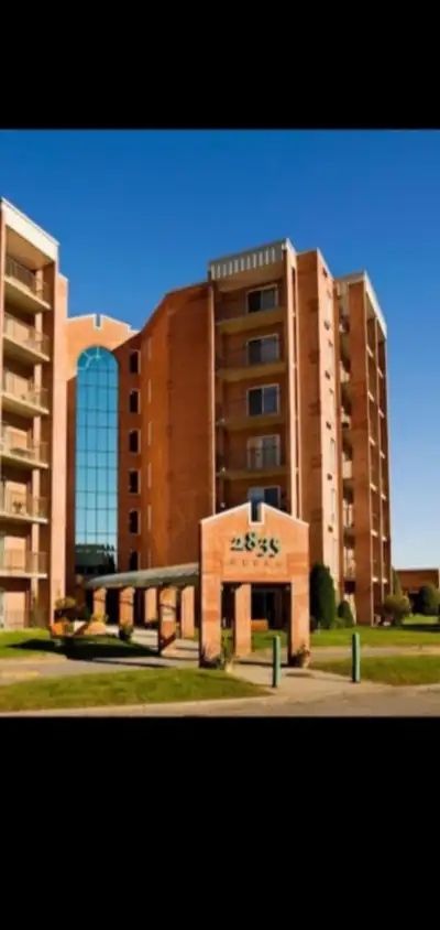 Appartements 4 et demi tout inclus . Dernier étage, très tranquille.Piscine intérieure et gym. Près...