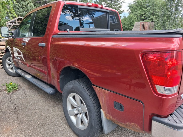 Nissan Titan SV 4x4 2013 – 284 000 km – Pour pièces ou réparer — photo 2