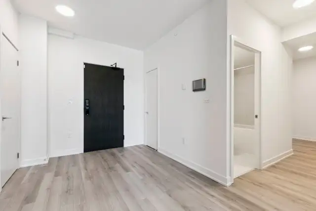 New 1 Bedroom + Den Condo Unit - For Lease (Uptown Oakville) in Long Term Rentals in Oakville / Halton Region - Image 11