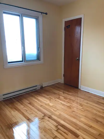 ****41/2 ***2 chambres fermées ***