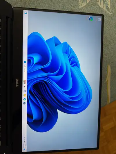 DELL XPS 9560 15”  - i7/16GB/256GB - 1050Ti - 4k touchscreen, View more