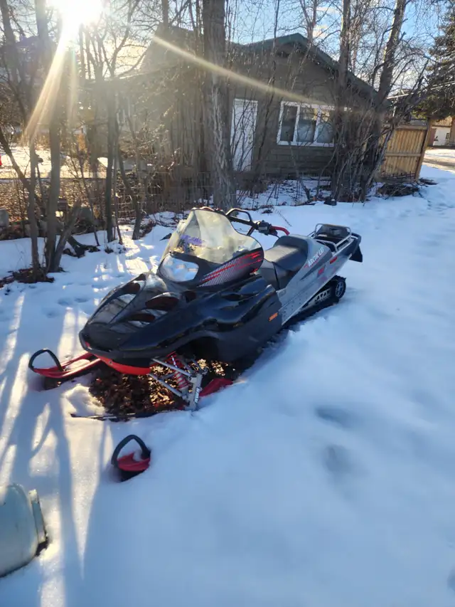 Arctic cat 900 mountain cat low km in Snowmobiles in Red Deer - Image 3