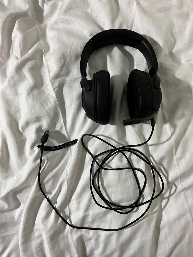 Razer Kraken V3 Gaming Headset in Headphones in Cape Breton - Image 2