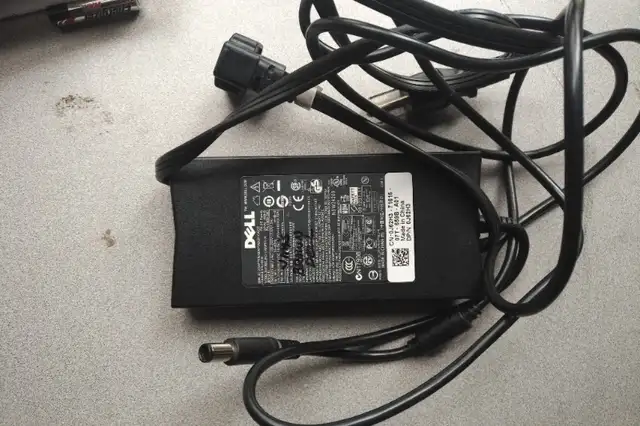 Dell Laptop Chargers and Battery in Laptop Accessories in Markham / York Region - Image 8