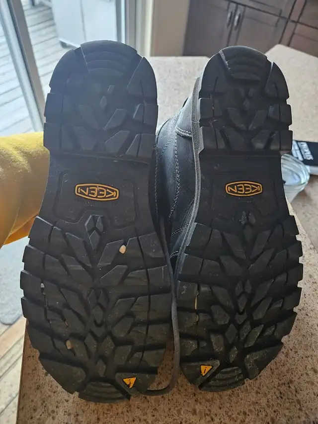 Women's KEEN Work Boots size 39 (8-8.5) in Women's - Shoes in Calgary - Image 4