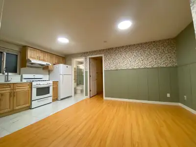 Bright and well-maintained 1-bedroom suite with private entrance, located in a quiet and convenient...