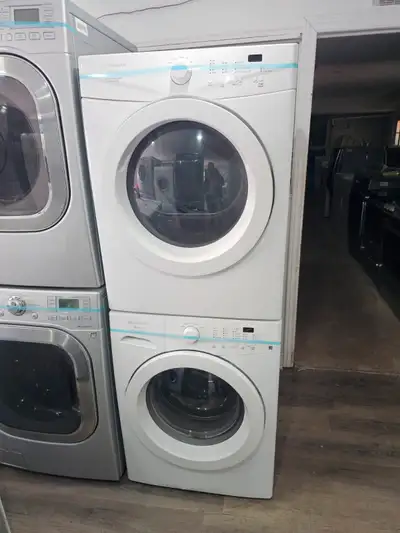 Fully working clean condition washer dryer Top of the line brand Nothing broken or missing pieces Ca...