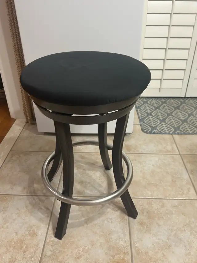 Metal Swivel Stool in Chairs & Recliners in Mississauga / Peel Region - Image 3