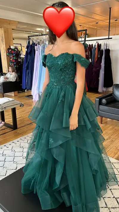 119 ads for prom dress in Women's - Dresses & Skirts in Ottawa | Kijiji  Marketplaces