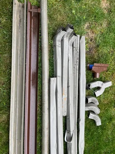 Lot EAVESTROUGH Gutters, Downspouts, Elbows - Aluminum, Vinyl, View more