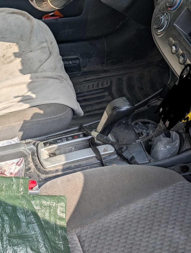2004 Honda Civic (Auto) – Parts or Mechanic Special / Pour pièce — photo 5