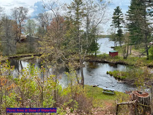 Stony Lake Cottage in Ontario in Canada - Image 8