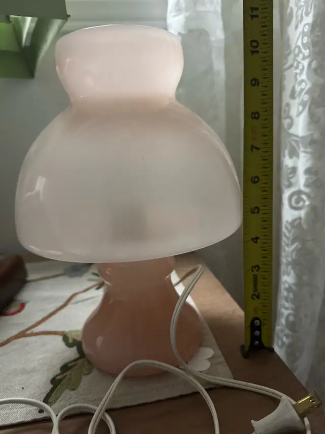 pink vintage mushroom light in Indoor Lighting & Fans in Mississauga / Peel Region - Image 6