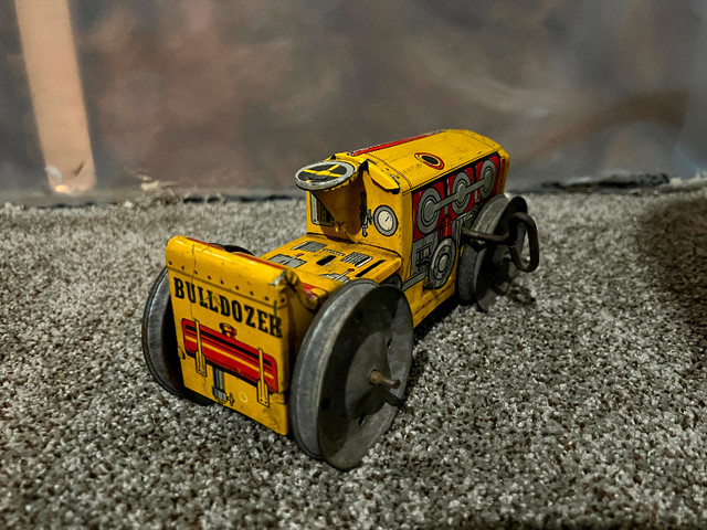 Antique Tin Bulldozer Toy in Arts & Collectibles in Calgary - Image 4