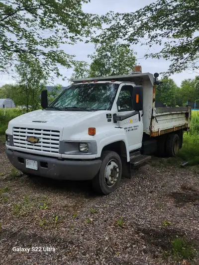 2006 chev 5500 Diesel Cummings engine Approximately 200,000 kms Was certified in 2022 and was on roa...