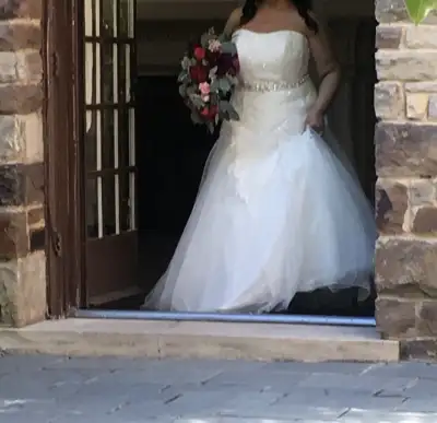 Wedding dress - size 18, View more