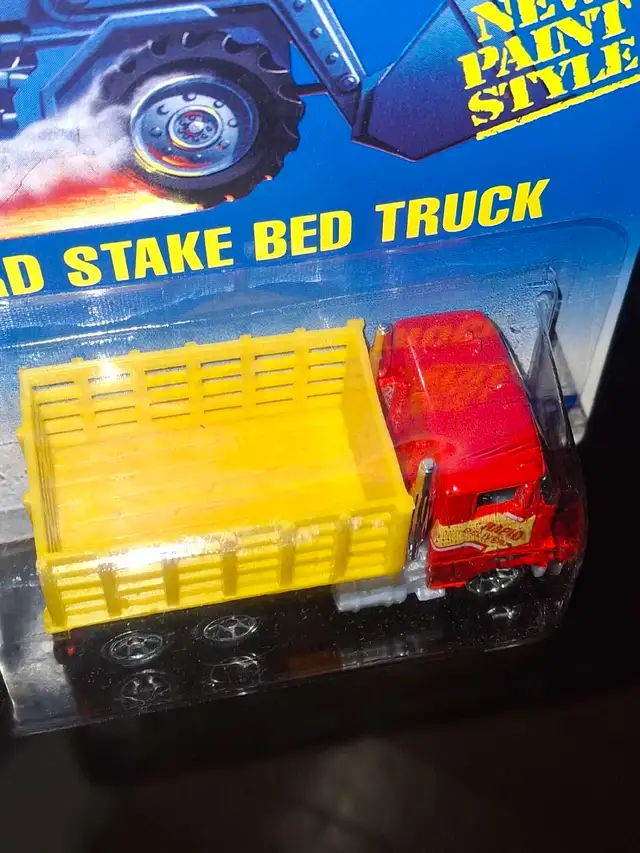 Ford Stake Bed Truck 1994 Hot Wheels Collector No 237 in Toys & Games in Guelph - Image 6