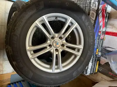 Michelin x-ice snow tires 235/65 R17 with rims. Great shape. They are from a 2021 Honda CRV