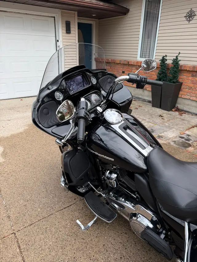 2021 Harley Davidson Road Glide Limited in Street, Cruisers & Choppers in London - Image 7