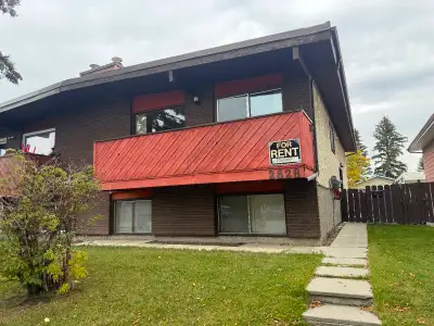 Upstairs level with plenty of space and private parking in the backyard. Close to schools, convenien...