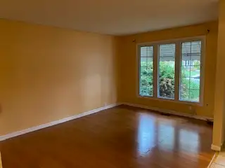 East end 3 BDRM, 2 Bath, Finished Basement Oct 01
