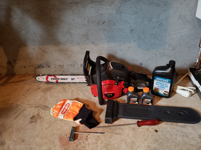 16" Troy-bilt chainsaw in Power Tools in Charlottetown