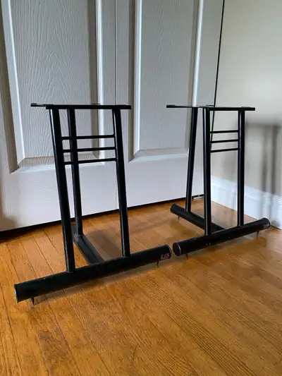 Speaker Metal stands ,comes with spikes Atlantis Brand, made in Canada Very sturdy. Dimensions Heigh...