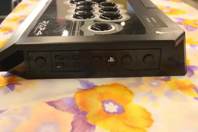 HORI Real Arcade Pro 4  PS4-015 (#38013-1) in XBOX One in City of Halifax - Image 4
