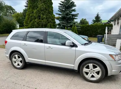 AWD - 162000km - there is a small dent on the back door. Price is negotiable.
