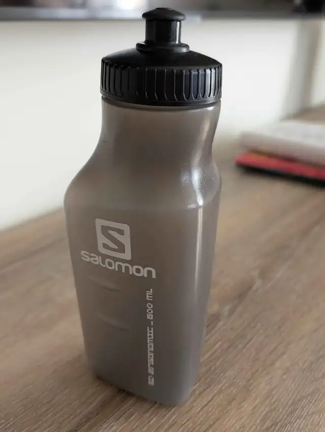 Ceinture avec gourde Salomon NEUVE in Fishing, Camping & Outdoors in Drummondville - Image 8