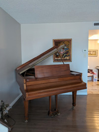 Vintage baby grand piano. Brand: W.M. KNABE & CO.