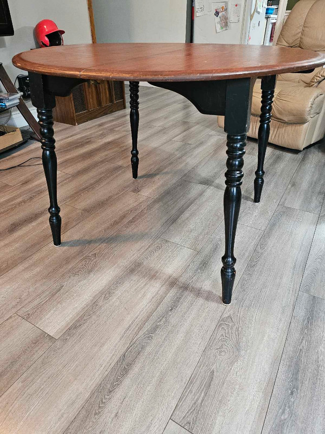 Dining Table with single leaf extension - $40 OBO in Dining Tables & Sets in Bridgewater
