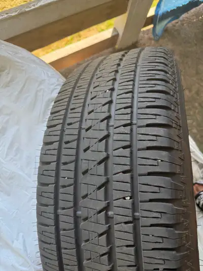 5 wheels and 5 tires Bridgestone only 6800 kms on it 5*127 bolt pattern For jeep wrangler JL 275/55R...
