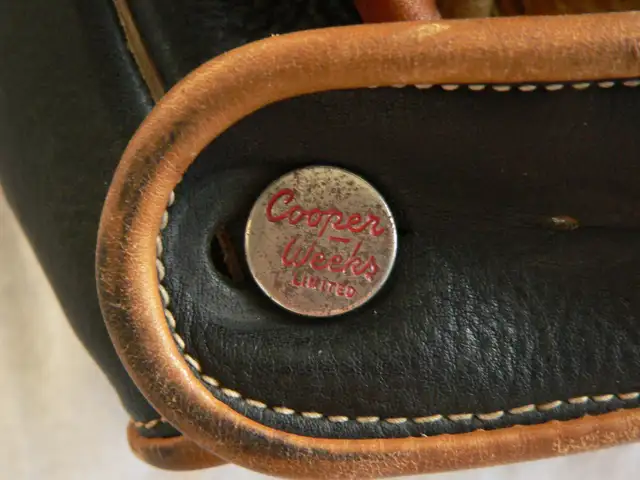 1950s Cooper Weeks Leather 3 Finger Baseball Glove. Groundhog. in Arts & Collectibles in Oakville / Halton Region - Image 4