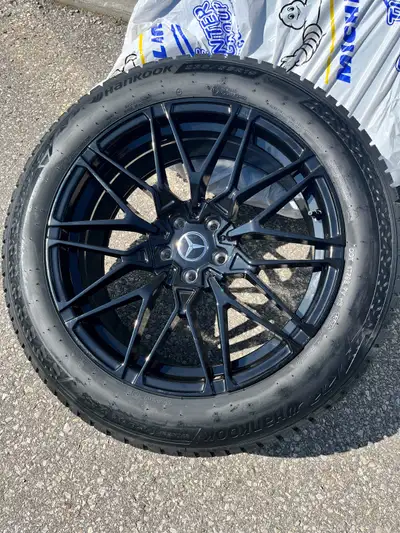 Selling brand new Mercedes Benz GLC300 wheels with New Hankook ICEpt IZ3 winter tires 235 55 19 2355...