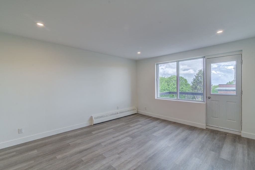 Studio Apartments Available - A louer • For Rent — photo 1