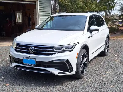2022 VW Tiguan Highline RLine 4Motion 2.0L fully loaded, white pearl paint, Nav., Black Leather Inte...