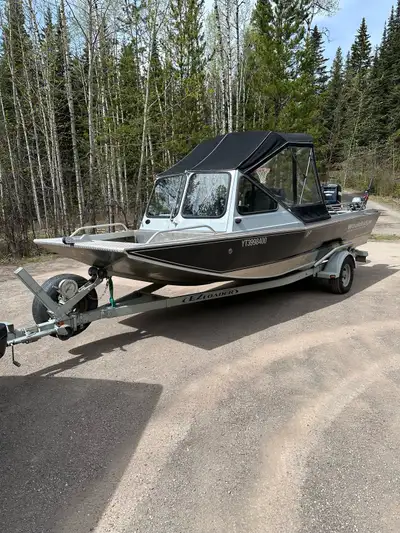 2014 Wooldridge XP 20 Ft Custom built and fully loaded. Zolotone paint, suspension seats, quick stee...