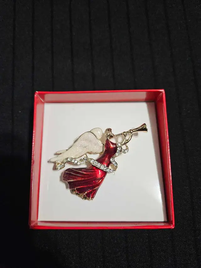 trumpeting angel brooch 