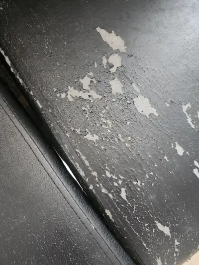 4 CHAISES DE CUISINE ABÎMÉES À DONNER, View more