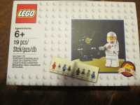 LEGO - 2014 Mini-Astronaut Set (5002812) - NEW IN SEALED BOX