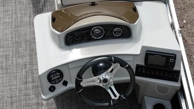 2020 Legend Splash + Flex Pontoon Boat in Personal Watercraft in North Bay - Image 7