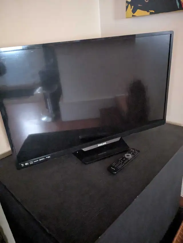 télé Philips 32" Smart intelligente in TVs in West Island - Image 3