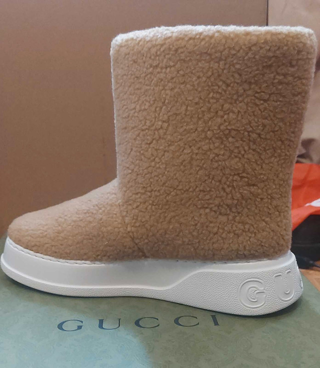 Gucci auckland interlock furry boot in Men's Shoes in City of Toronto - Image 2