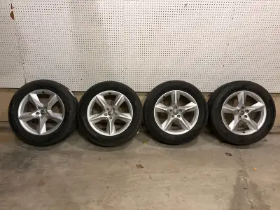 255/55 R19 Tires. Mounted on Audi alloy rims. Suitable for a newer Q7 (maybe a Q5). Almost brand new...
