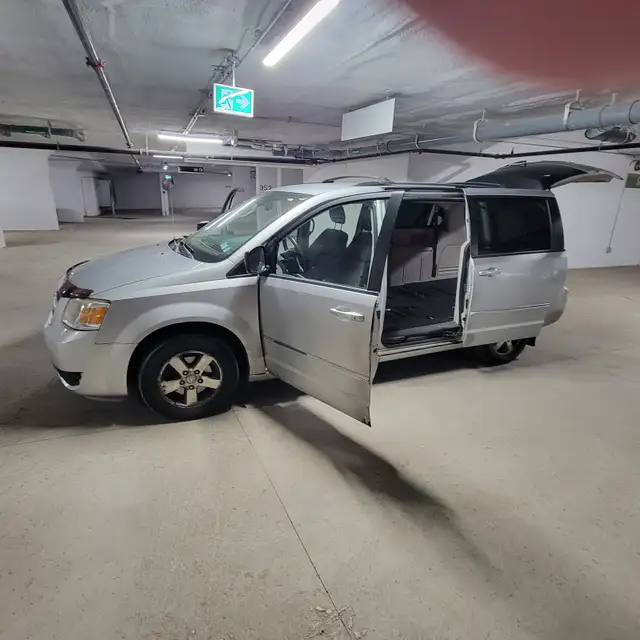  2008 Chrysler Grand Caravan SXT545693819030753281