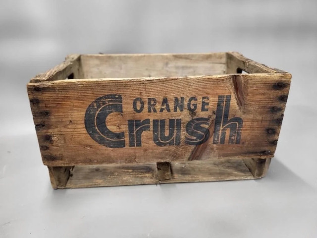 VINTAGE 1974 ORANGE CRUSH WOODEN CRATE BOX RARE CANADA in Arts & Collectibles in Mississauga / Peel Region